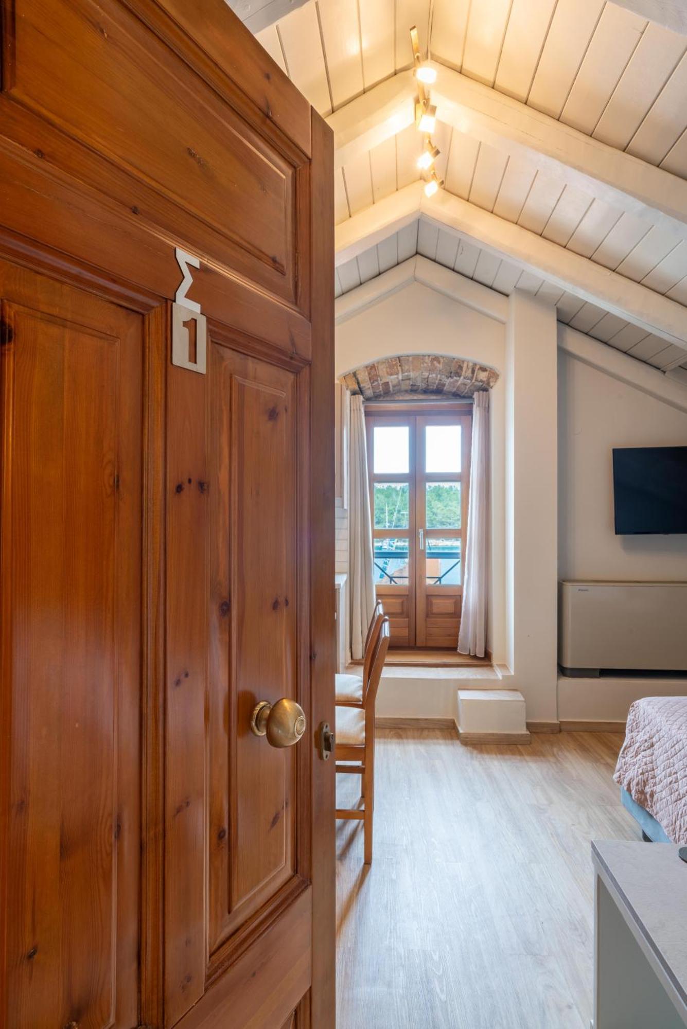 Authentic Suites In Fiscardo 费斯卡尔德宏 外观 照片